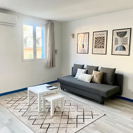 Du Bourg Apartment *